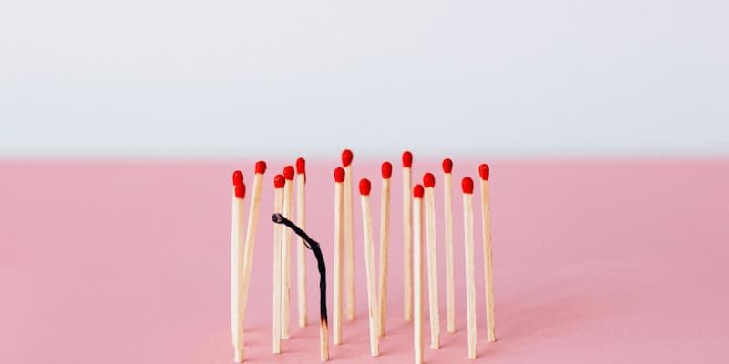 Match sticks with one burn out.jpg (12 KB)